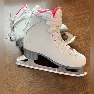 NEW Riedell Ice Skates- Size 1 Youth